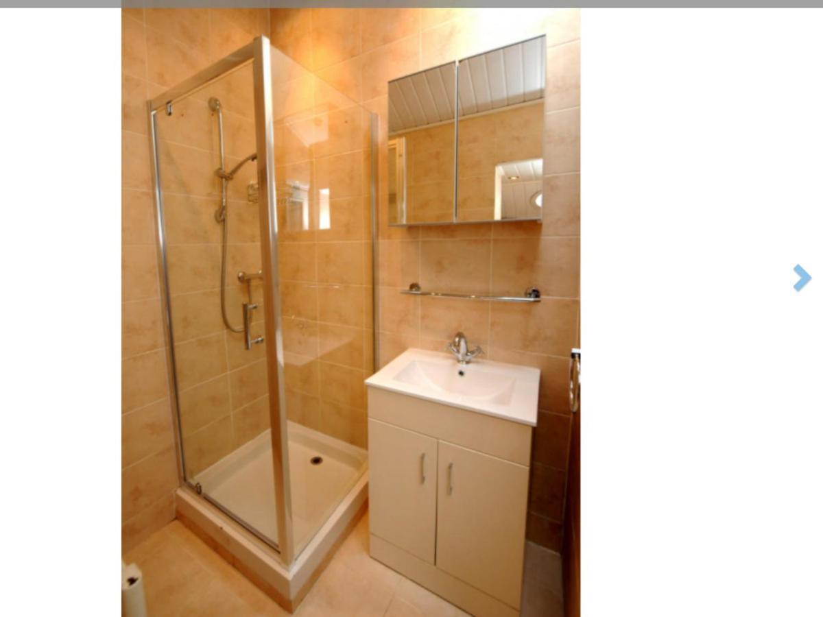Cheerful One Bedroom Cottage With Parking Space. กลาสโกว์ ภายนอก รูปภาพ